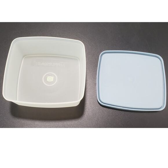 Tupperware 311 Freezer Square Round Container 16 oz w/Light Blue Lid - Picture 4 of 4